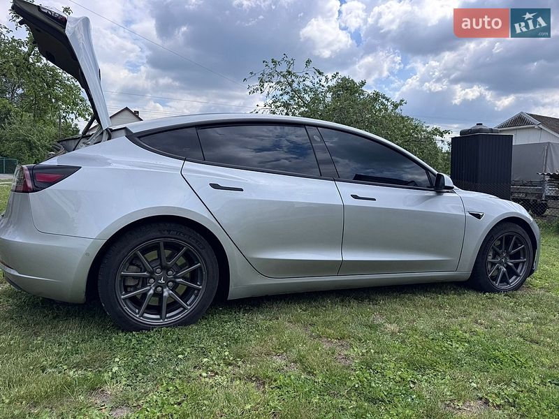Седан Tesla Model 3 2018 в Великих Мостах
