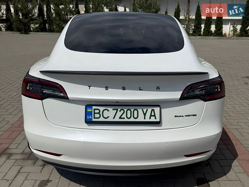 Седан Tesla Model 3 2021 в Золочеве