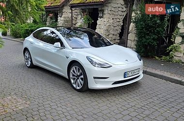 Седан Tesla Model 3 2020 в Львові