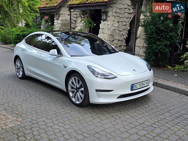 Tesla Model 3 2020