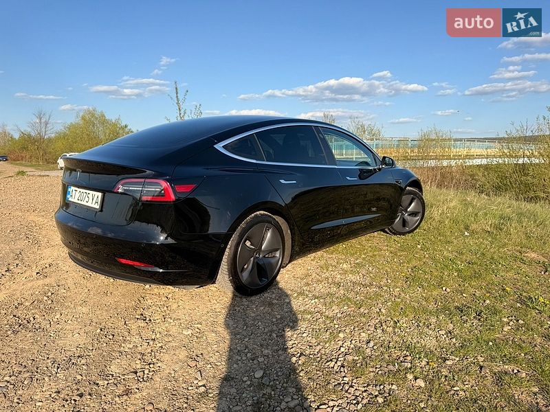 Седан Tesla Model 3 2019 в Калуше