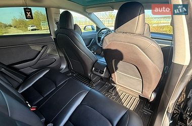 Седан Tesla Model 3 2019 в Калуше