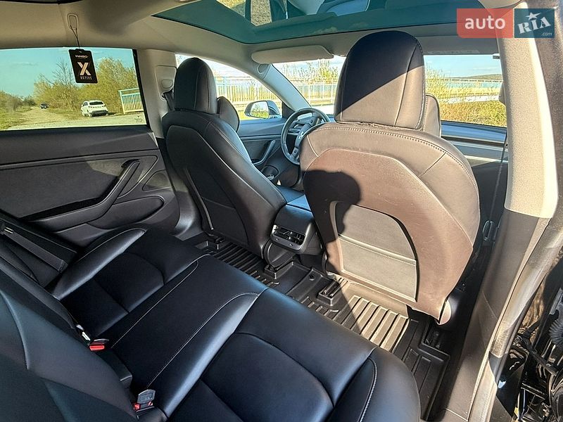 Седан Tesla Model 3 2019 в Калуше