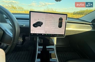 Седан Tesla Model 3 2019 в Калуше