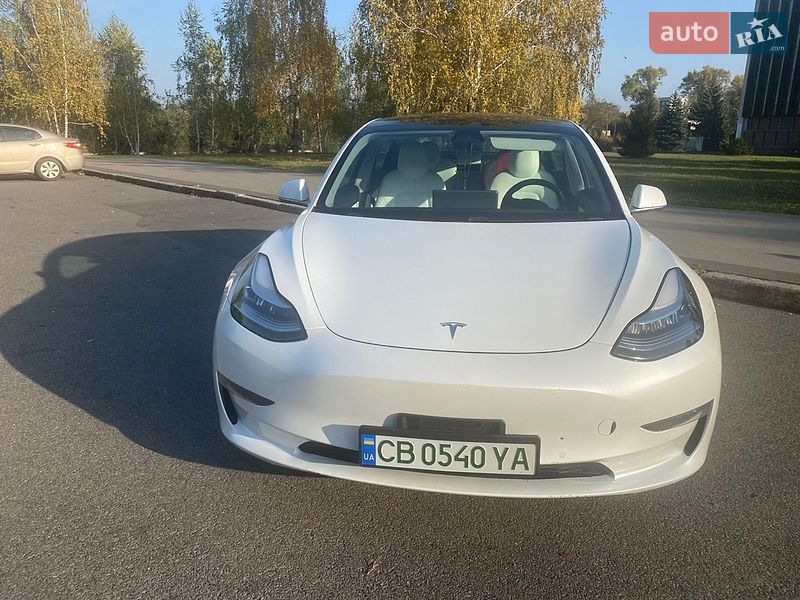 Седан Tesla Model 3 2019 в Чернигове