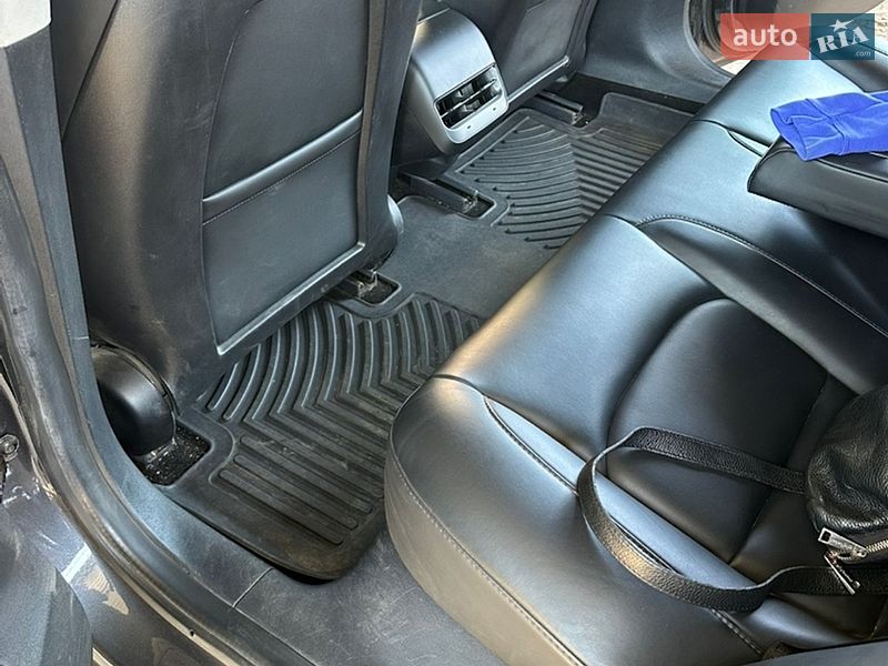 Седан Tesla Model 3 2021 в Кривом Роге