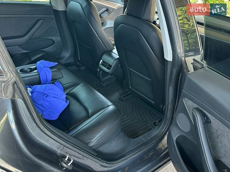 Седан Tesla Model 3 2021 в Кривом Роге