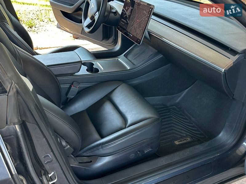 Седан Tesla Model 3 2021 в Кривом Роге