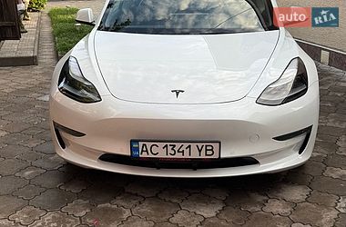Седан Tesla Model 3 2022 в Луцке