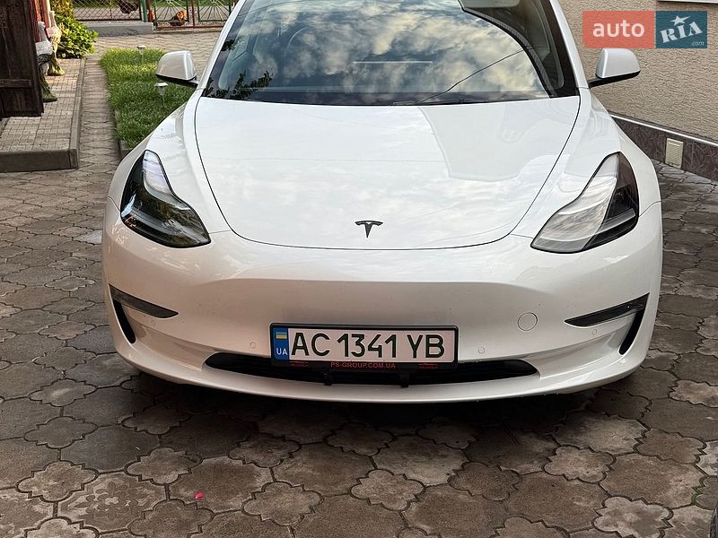 Седан Tesla Model 3 2022 в Луцке