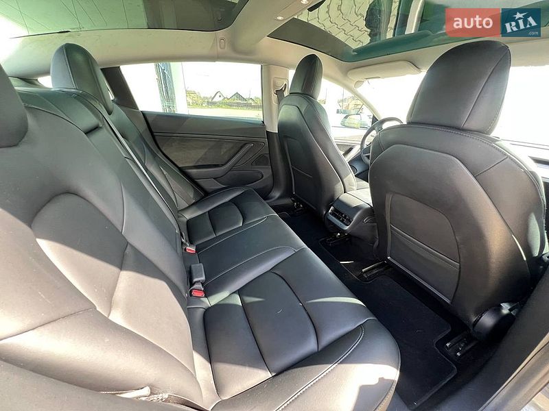 Седан Tesla Model 3 2021 в Калиновке