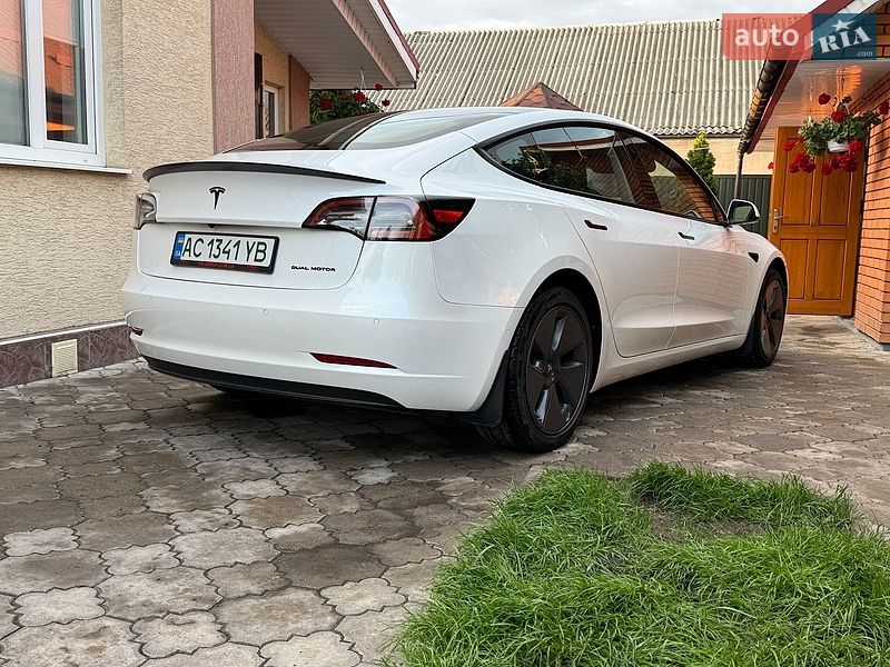 Седан Tesla Model 3 2022 в Луцке