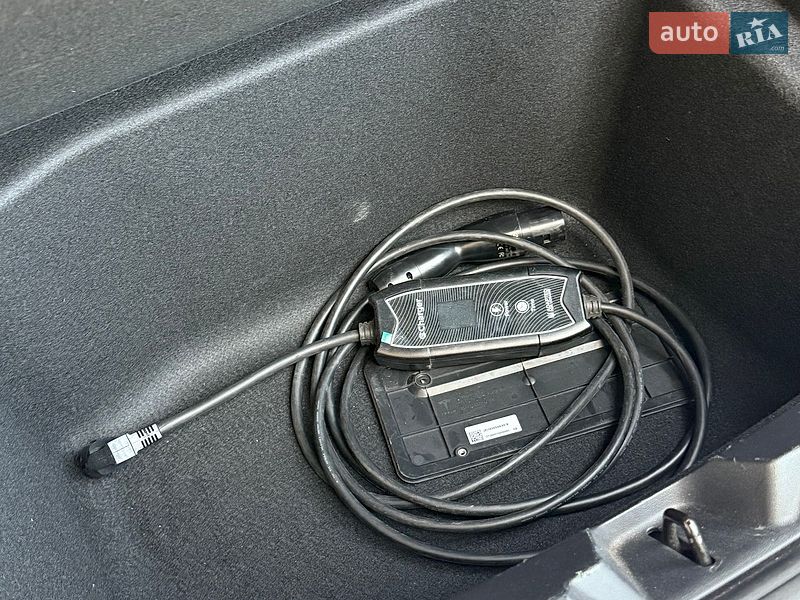 Седан Tesla Model 3 2022 в Луцке