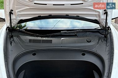 Седан Tesla Model 3 2022 в Луцке