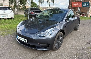 Седан Tesla Model 3 2023 в Рівному