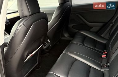 Седан Tesla Model 3 2022 в Черновцах