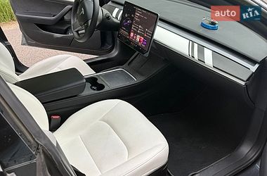 Седан Tesla Model 3 2022 в Кривому Озері