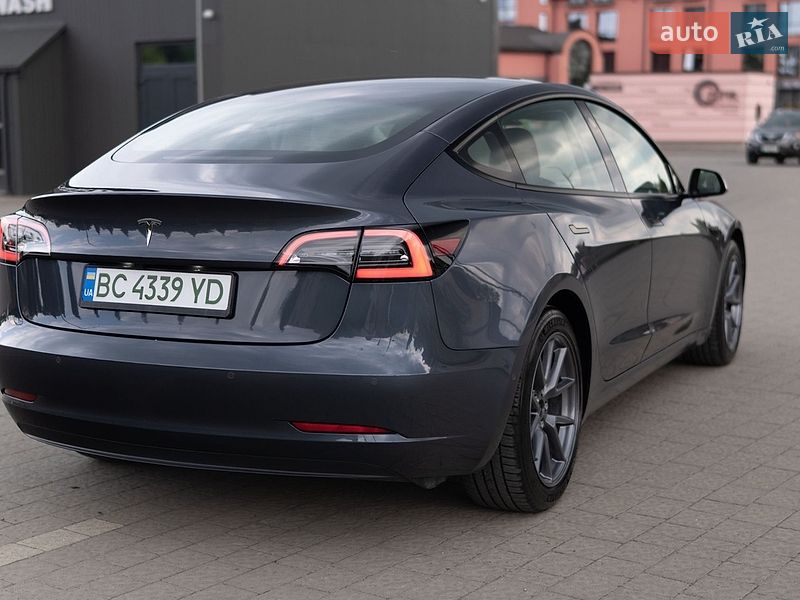 Седан Tesla Model 3 2022 в Дрогобыче
