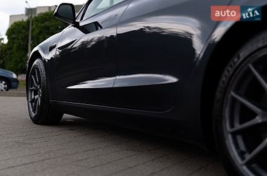 Седан Tesla Model 3 2022 в Дрогобыче