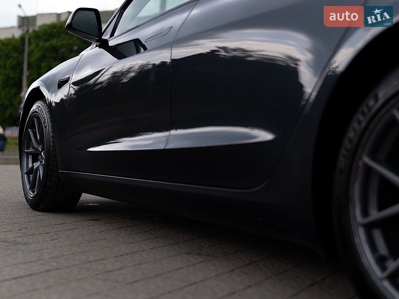 Седан Tesla Model 3 2022 в Дрогобыче
