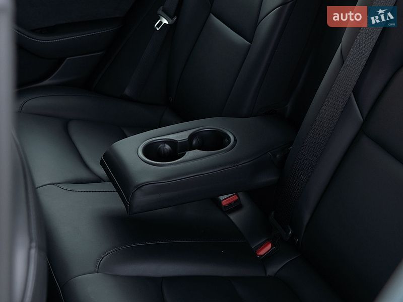 Седан Tesla Model 3 2022 в Дрогобыче