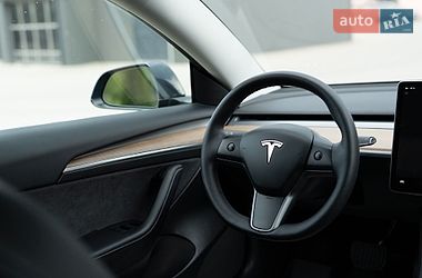 Седан Tesla Model 3 2022 в Дрогобыче