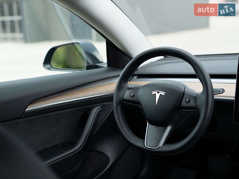 Седан Tesla Model 3 2022 в Дрогобыче