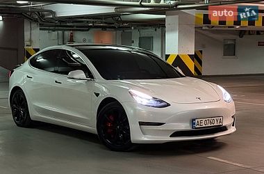 Седан Tesla Model 3 2020 в Львові