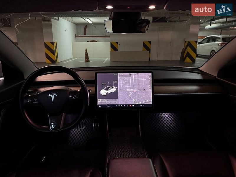 Седан Tesla Model 3 2020 в Львові