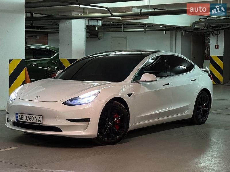 Седан Tesla Model 3 2020 в Львові