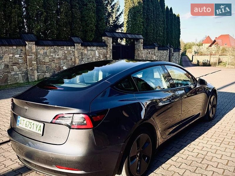 Седан Tesla Model 3 2022 в Надворной