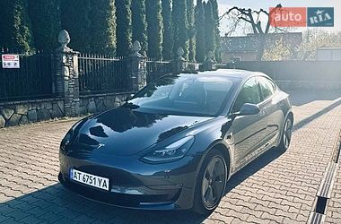 Седан Tesla Model 3 2022 в Надворной