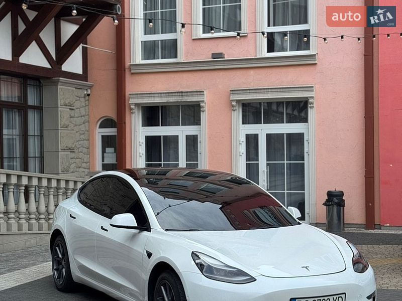 Седан Tesla Model 3 2022 в Кременце
