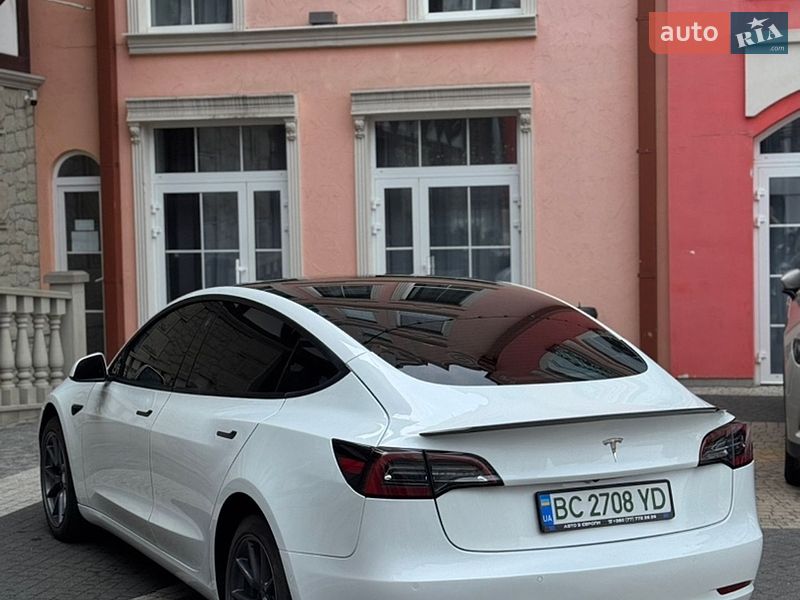 Седан Tesla Model 3 2022 в Кременце