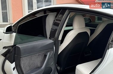 Седан Tesla Model 3 2022 в Кременце