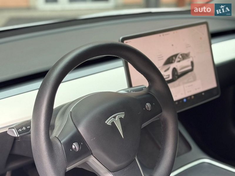 Седан Tesla Model 3 2022 в Кременце