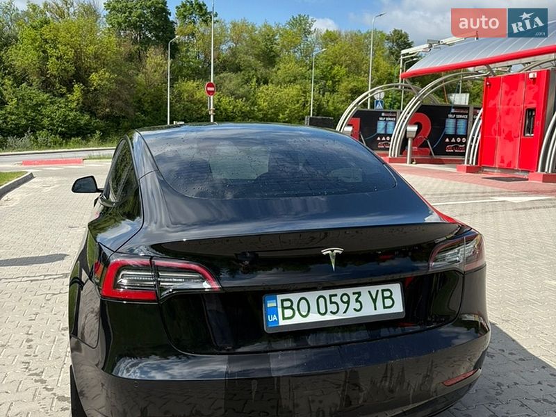 Седан Tesla Model 3 2022 в Тернополі