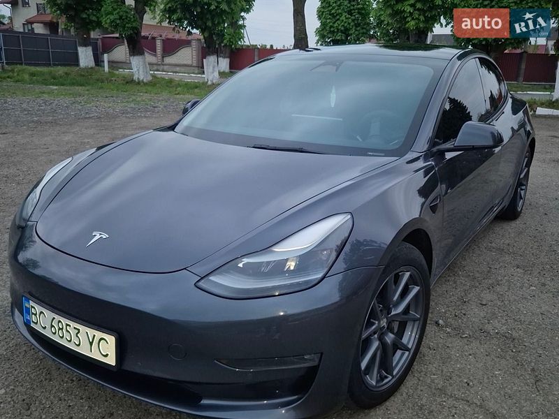 Tesla Model 3 2022