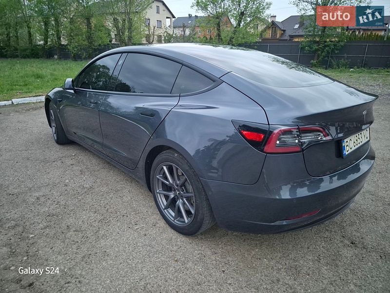 Седан Tesla Model 3 2022 в Львове