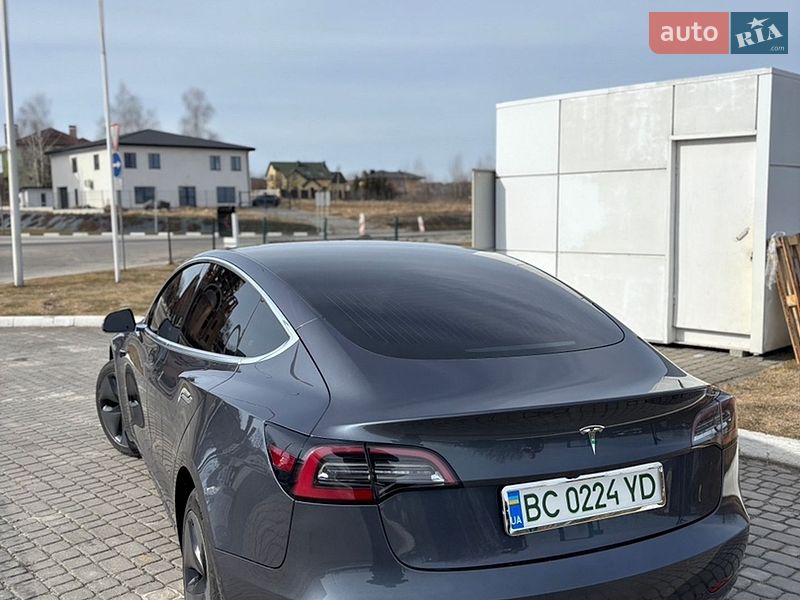 Седан Tesla Model 3 2020 в Жовкве