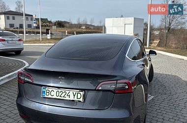 Седан Tesla Model 3 2020 в Жовкве