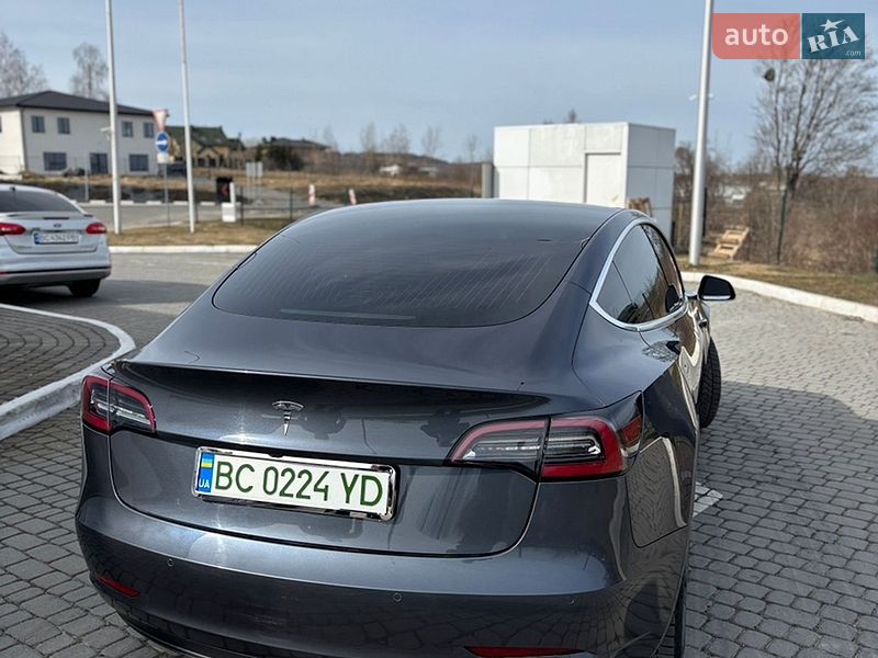 Седан Tesla Model 3 2020 в Жовкве