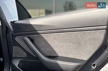 Седан Tesla Model 3 2020 в Жовкве