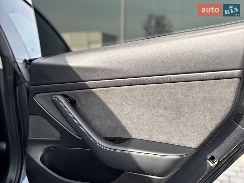 Седан Tesla Model 3 2020 в Жовкве