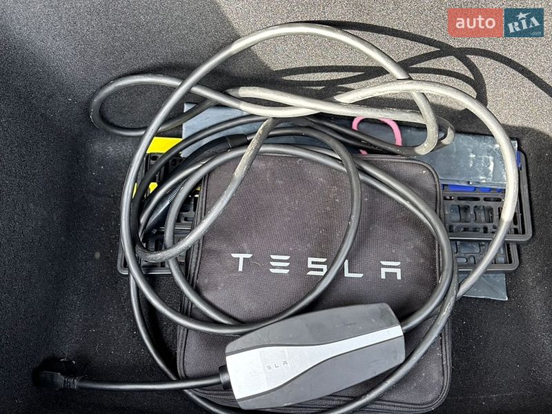 Седан Tesla Model 3 2020 в Жовкве