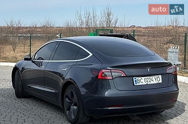 Седан Tesla Model 3 2020 в Жовкве