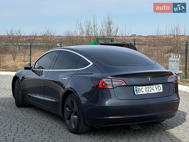 Седан Tesla Model 3 2020 в Жовкве
