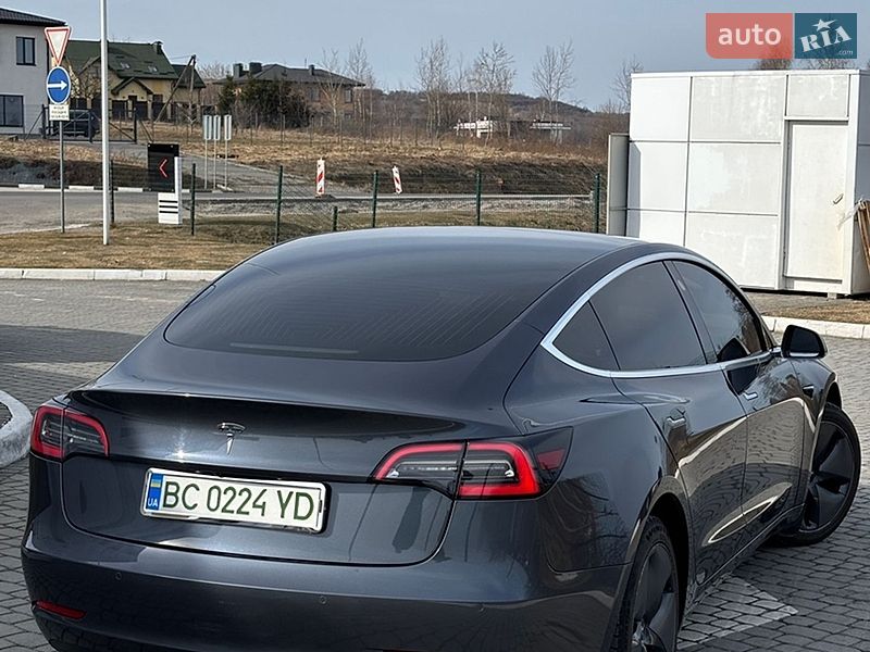 Седан Tesla Model 3 2020 в Жовкве