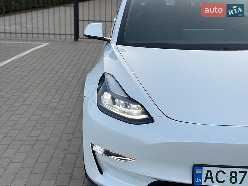 Седан Tesla Model 3 2021 в Луцке