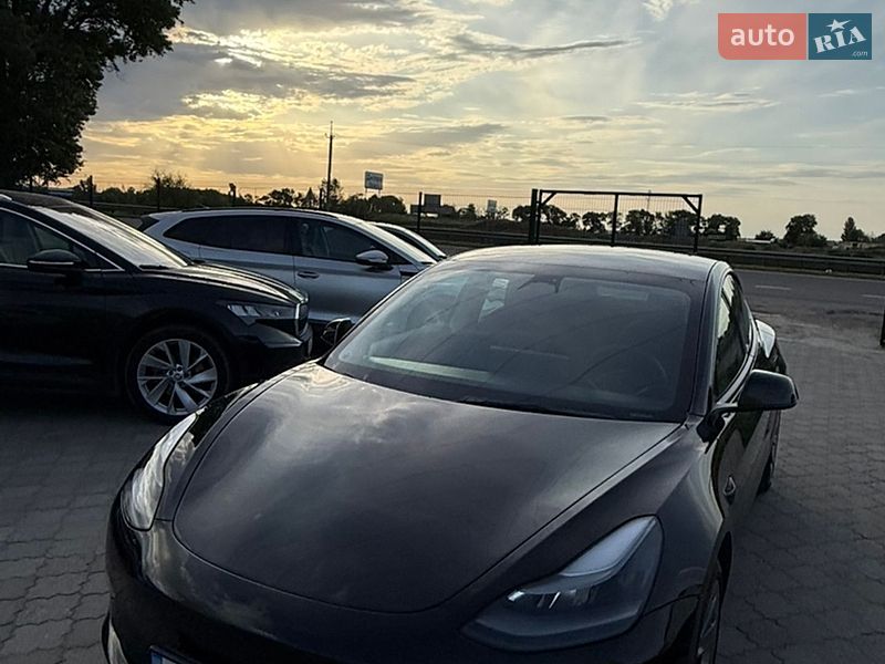 Седан Tesla Model 3 2022 в Дніпрі